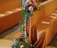 Fiori per la cerimonia di nozze in chiesa
