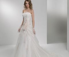 Atelier Priscilla - Abito da sposa in pizzo rosa