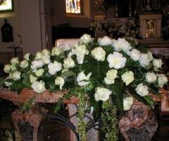 Addobbi floreali per la cerimonia di matrimonio in chiesa