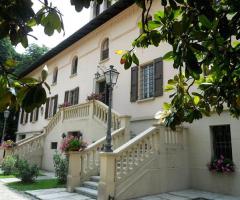 La scalinata che porta al piano nobile