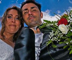 Sposi con bouquet by Francesco Lipartiti