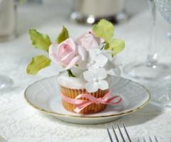 Decorazione floreale per i tavoli delle nozze