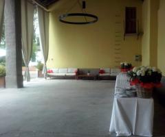 Aperitivo sotto il portico