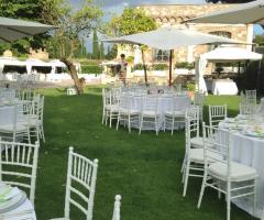 un pranzo di matrimonio all'aperto