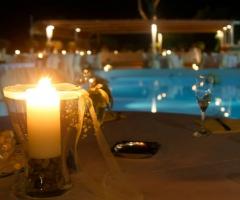 Ricevimento di matrimonio a bordo piscina