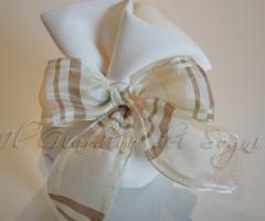 Sacchetto porta confetti con legatura in nastro decorato