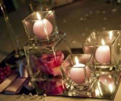 Candele per l'allestimento della sala