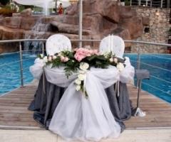 Maxim Catering  - Tavolo degli sposi a bordo piscina