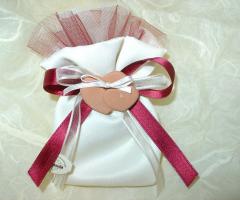 Sacchettino per i confetti con cuore in ceramica