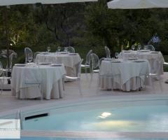 Tavoli a bordo piscina