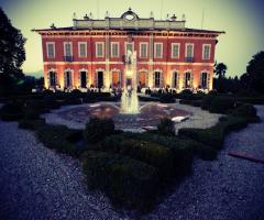 Villa Subaglio in notturna