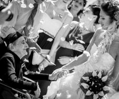 Matrimonio in Liguria Gli sposi con la nonna - Rossella Putino Photographer