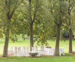 Cerimonia total white in giardino