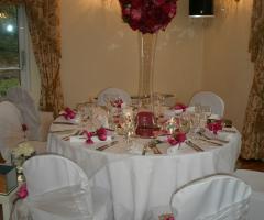 Alzata di fiori a palla per le nozze