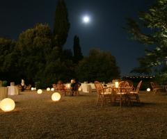 Illuminazione soffusa per matrimoni di sera