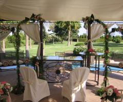 Patio e giardino del Giardino di Costanza Resort