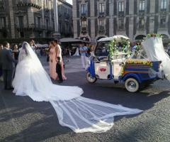 Un'entrata originale con ape calessino