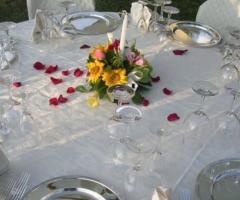 Allestimento tavolo per le nozze