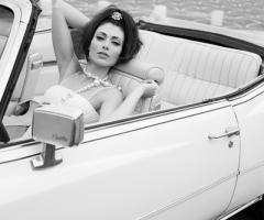 Acconciatura con fermaglio gioiello e trucco fashion - Abito Atelier Cloy - Foto Tania Alineri