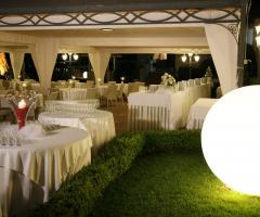 Villa Posillipo - Allestimento con sfere luminose per le nozze