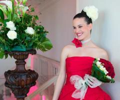 Fotografia della sposa in abito rosso