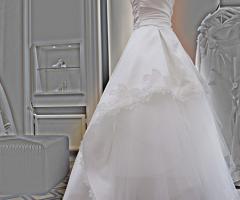 Abito da sposa con sotto gonna in tulle
