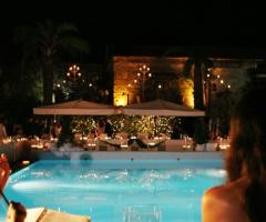 Ampia piscina presso il ristorante per ricevimento di matrimonio Ikebana Ricevimenti