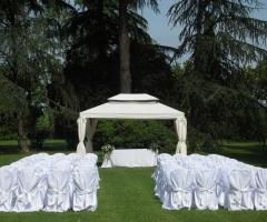 Il giardino che circonda Villa Capriati adibito per la celebrazione delle nozze