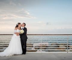 Il bacio degli sposi vista mare