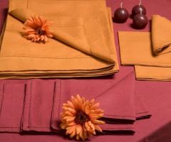 Tovaglia in arancione e giallo per la lista di nozze