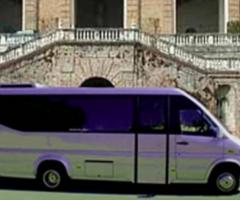 Minibus per i trasferimenti degli invitati di nozze