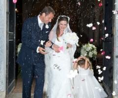 Foto degli sposi all'uscita dalla chiesa