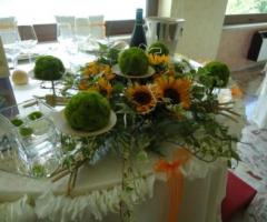 Centrotavola di girasoli per i tavoli delle nozze