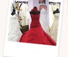 Originale abito da sposa dal colore rosso