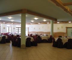 Allestimento del matrimonio sui toni del rosso