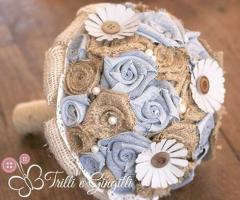 Bouquet di jeans, margherite e bottoni