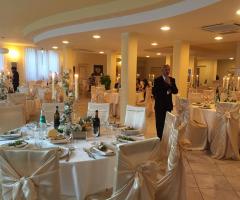 Hotel Raffael - L'allestimento della sala ristorante per le nozze