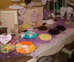 Il tavolo della degustazione dei confetti di nozze