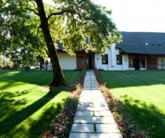 Vialetto nel giardino della villa