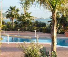 La piscina della location