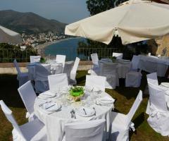 Tavoli con vista sul Golfo Ligure