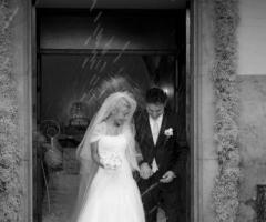 Il lancio dei confetti agli sposi