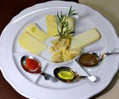 Selezione di formaggi e marmellate al matrimonio - Ristorante Zi Nene