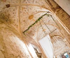 Allestimento matrimonio nei portici - Abbazia Sette Frati