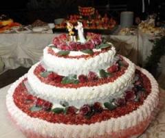 Torta nuziale con cake topper