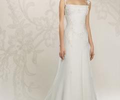 Vestito da sposa con coda sinuosa e ricami sul busto - Collezione Zaffiro Z4