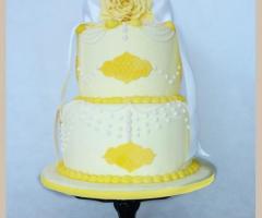 Torta nuziale sui toni del giallo