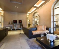 Sala interna per accogliere gli ospiti al ricevimento di matrimonio