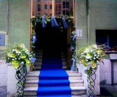 Decoro floreale in blu per abitazione della sposa