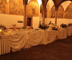 Buffet di dolci per il ricevimento di matrimonio